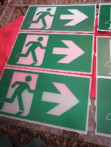 Two running man adjustable snap together signs plus extras - Photo 7