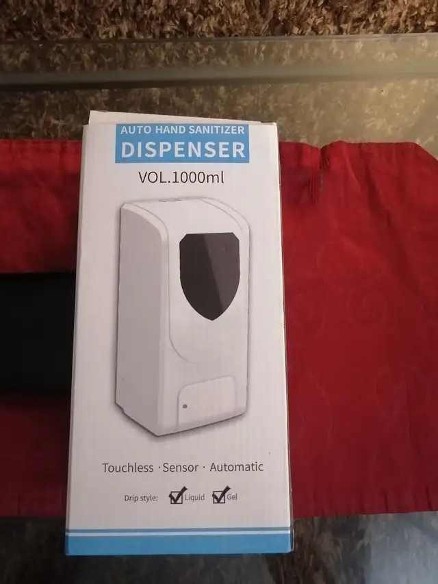 Auto hand sanitizer dispenser