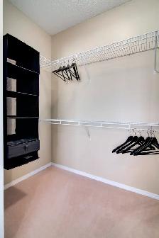 SHOW HOME QUALITY - 2 BED FULLY FURNISHED MAIN FLOOR HOME! - Photo 5
