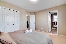 SHOW HOME QUALITY - 2 BED FULLY FURNISHED MAIN FLOOR HOME! - Photo 6