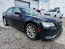 2018 Chrysler 300 300 Touring AWD - Photo 4