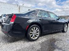 2018 Chrysler 300 300 Touring AWD - Photo 7