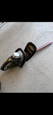 Hedge Trimmer $20 Electric (in Brampton) Yardworks
