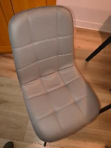 Table de cuisine avec 4 chaises parfaite état - Photo 2