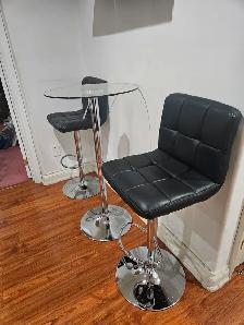 Bar table and chairs - Photo 2