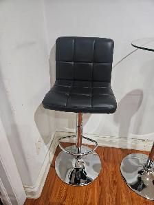 Bar table and chairs - Photo 4