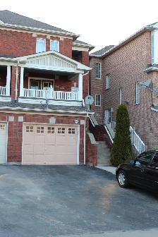 Three Bed semi house in Mississauga