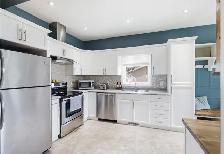 Tastefully remodelled 3bdrm 2-storey w/ finished basement! - Photo 4