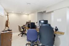 Tastefully remodelled 3bdrm 2-storey w/ finished basement! - Photo 9