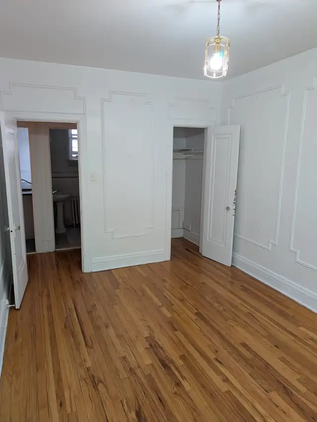 Beautiful 3 1/2 near Côte-des-Neiges metro for September