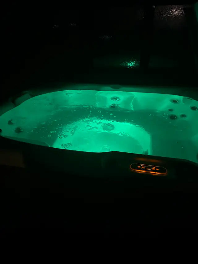 2023 Beachcomber 5 person Hot Tub
