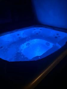 2023 Beachcomber 5 person Hot Tub - Photo 2