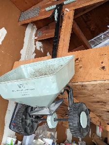 EZ Broadcast Spreader, for seeds and fertilizer - Photo 5
