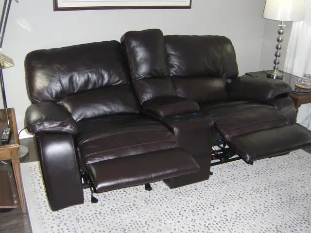 EXCELLENT SOFT LEATHER LOVE SEAT