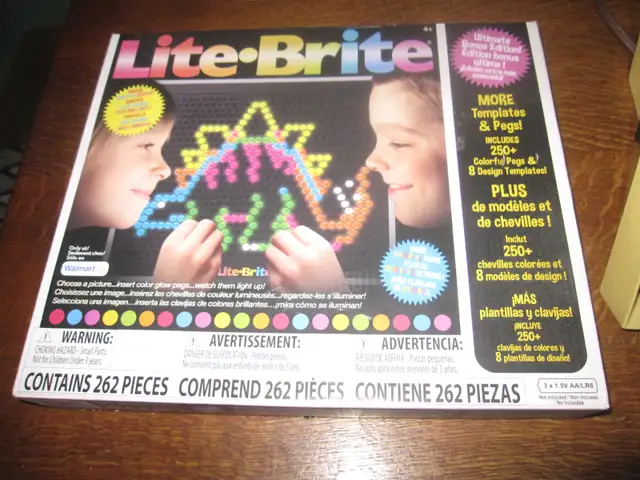 NEW 262 PIECE LITE BRITE ULTIMATE BONUS EDITION W/ EXTRA MONITOR