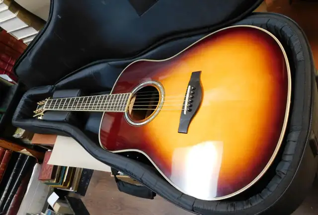 Guitare acoustique YAMAHA LL-TA TransAcoustic, comme neuve