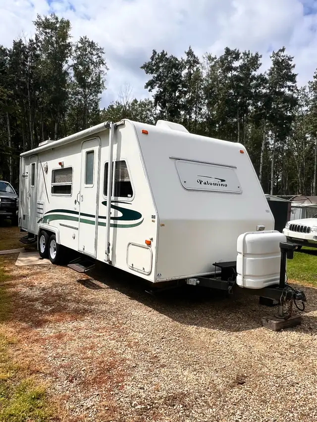 2002, 25’ Palomino Lightweight Trailer