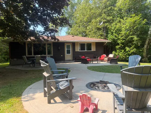 3-Bedroom All-Season Cottage Rental-Point Clark – Sept.- June