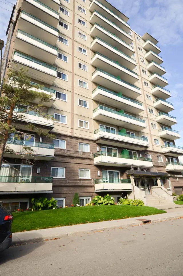 September Free - Bronson/Carling -1 Bdrm