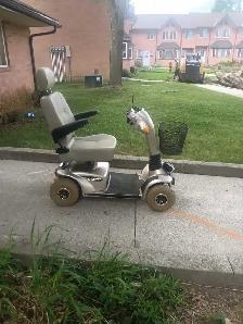 Pride Mobility Legend 4 Wheel Drive Scooter - Photo 4