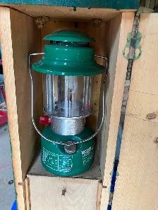 Vintage Coleman Lantern in wooden case. - Photo 3