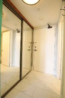 Cozy Downtown 1Bed/1Bath,Large Balcony,In-Unit Storage, Sept/Oct - Photo 3