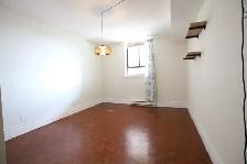 Cozy Downtown 1Bed/1Bath,Large Balcony,In-Unit Storage, Sept/Oct - Photo 8