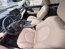 2022 Toyota Highlander XLE - Photo 9