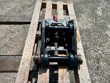 Kubota K0302 Excavator Coupler - Like New - Photo 2