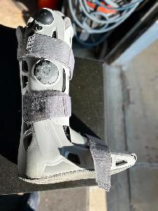 FOR SALE ONE Air/CAST Select Standard Walking BootAS PICTURED