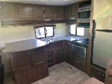 COUPLES TRAILER! - Photo 5