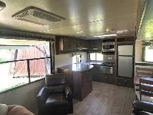 COUPLES TRAILER! - Photo 10