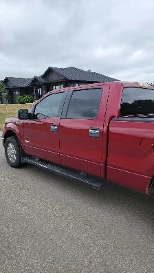 Saftied 2013 Ford F150 xlt 4x4 - Photo 2