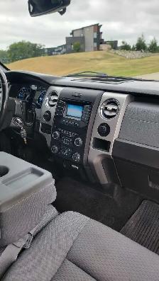 Saftied 2013 Ford F150 xlt 4x4 - Photo 4
