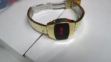 VINTAGE 1970‘S TIMEX SSQ LED WATCH RED SCREEN GOLD CASE - Photo 7