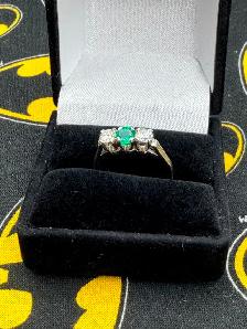 Beautiful 18KT White Gold Diamond & Emerald Ring (#3002) - Photo 3