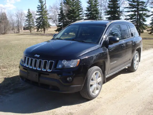 2015 Jeep Compass 4X4 with safety
