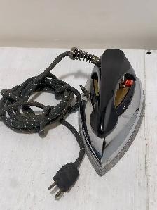 General Electric Steam Iron Model F98A - Photo 3