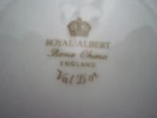 Royal Albert VAL D'OR fine bone china set for 8 - Photo 2