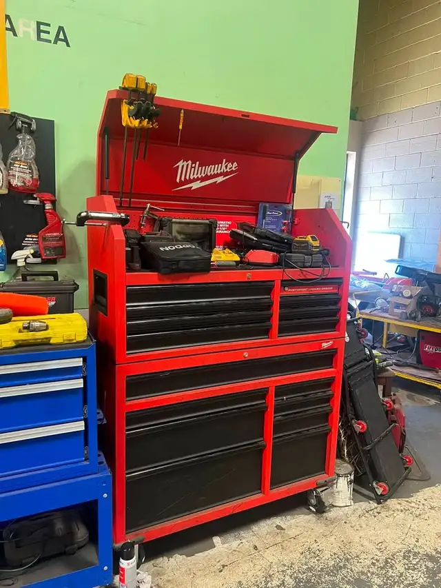 46' Milwaukee Rolling Steel Tool Chest & Cabinet Combo w/ TOOLS