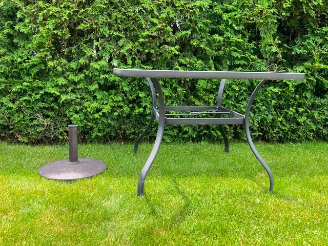 Table patio sans vitre de 42 pouces de diamètre  Base de parasol