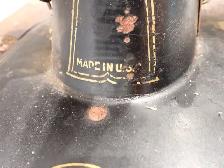 vintage sewing machine - Photo 3
