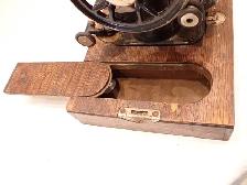 vintage sewing machine - Photo 9