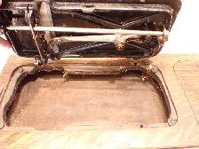 vintage sewing machine - Photo 10
