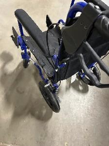 Quick fold air and go wheel chair - Photo 2
