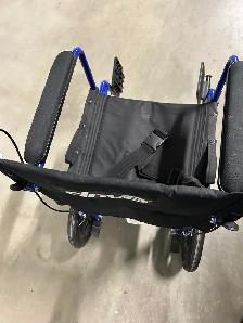 Quick fold air and go wheel chair - Photo 3