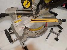 Dewalt Compound Miter Saw - Photo 4