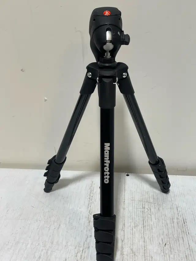 Manfrotto Compact Action Tripod