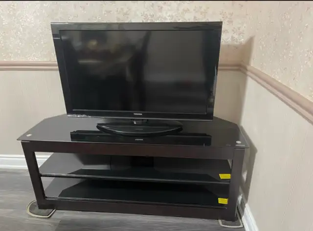 TV STAND / TABLE FOR SALE