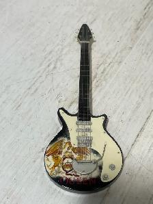 Queen Guitar Miniature with Heineken Speaker - Photo 4